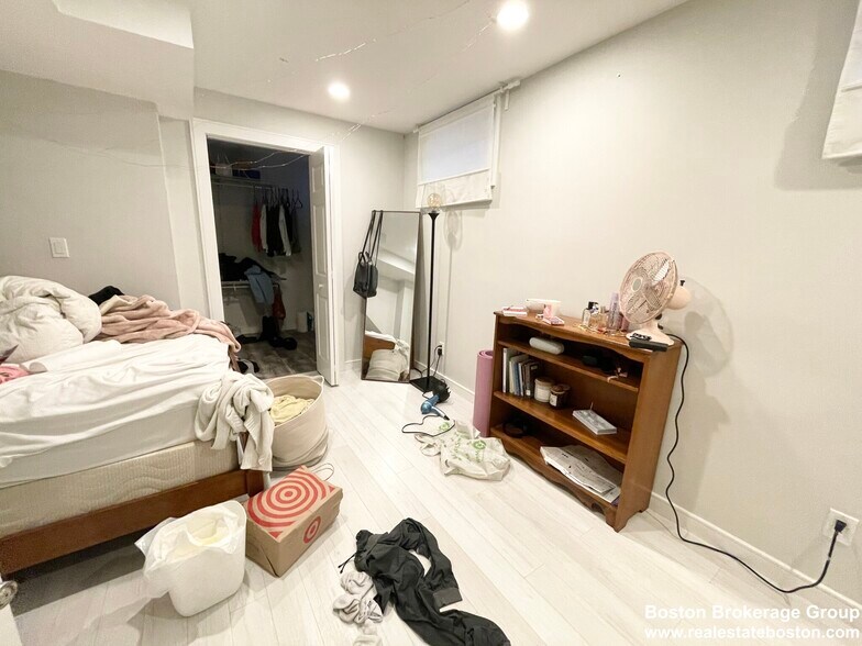 Building Photo - 108 Buttonwood St