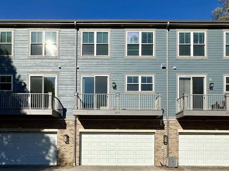 Building Photo - 615 Broadway St