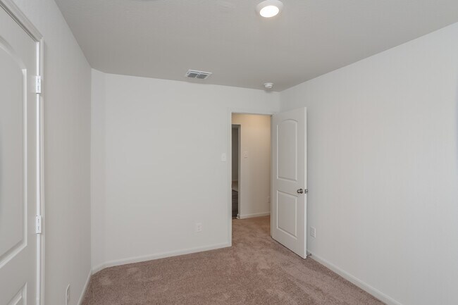 Building Photo - 11923 Lake Park