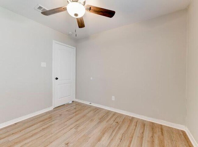 Building Photo - AVAILABLE SOON! (SECTION 8 ACCEPTED)