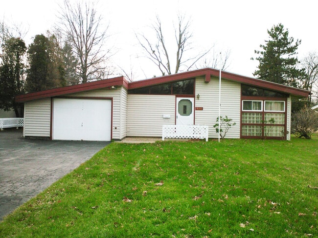 Primary Photo - Completely Renovated Highly Sought Ranch S...