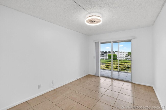 Building Photo - 4028 Hythe B
