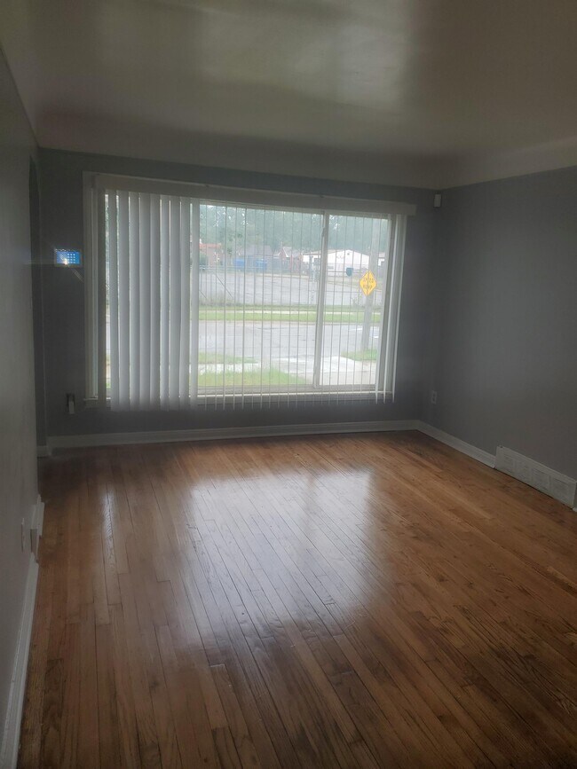 Building Photo - 12840 Grandmont Ave