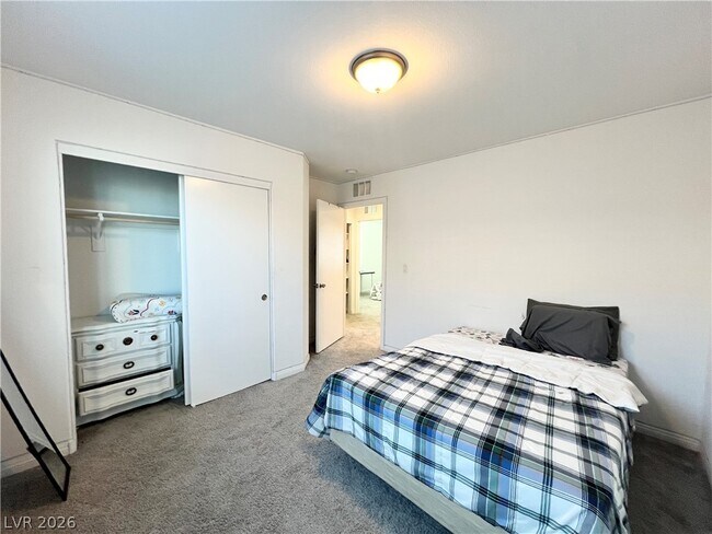 Building Photo - 5276 Sherwood Frst Ln