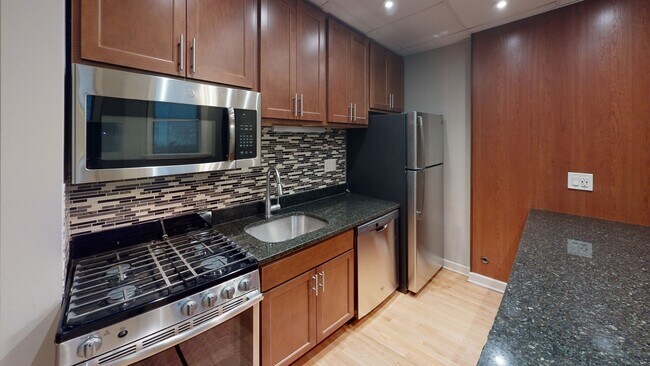 Building Photo - 1824 N Lincoln Park W