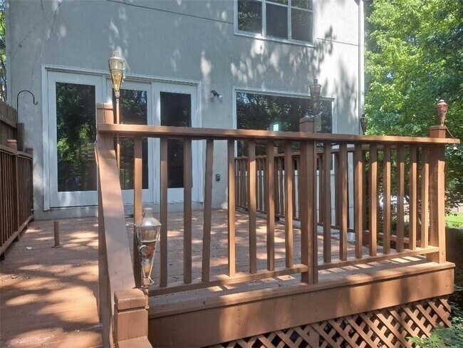 Building Photo - 2431 Coosawattee Dr NE