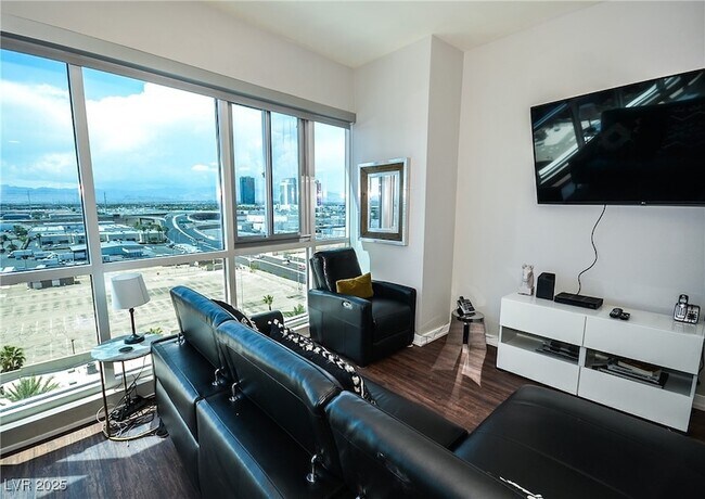 Building Photo - 4525 Dean Martin Dr