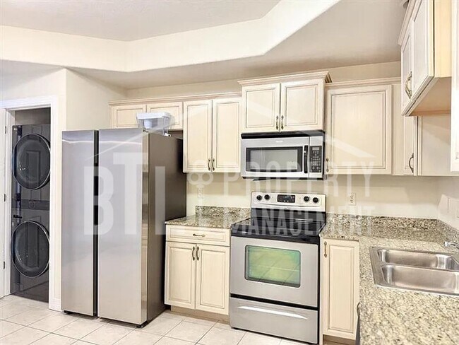 Building Photo - Lovely Condo in Blue Eye!