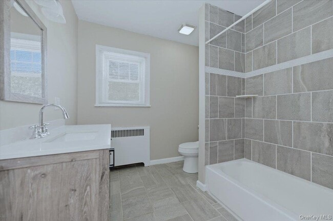 Building Photo - 801 Main St