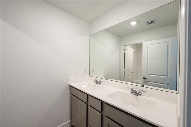 Building Photo - 6346 Windwood Wy