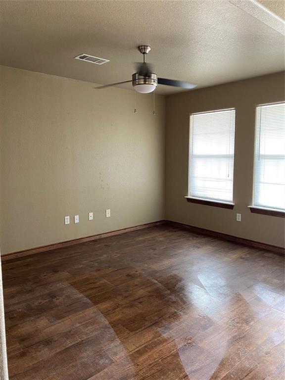 Building Photo - 10910 Shady Oaks Dr