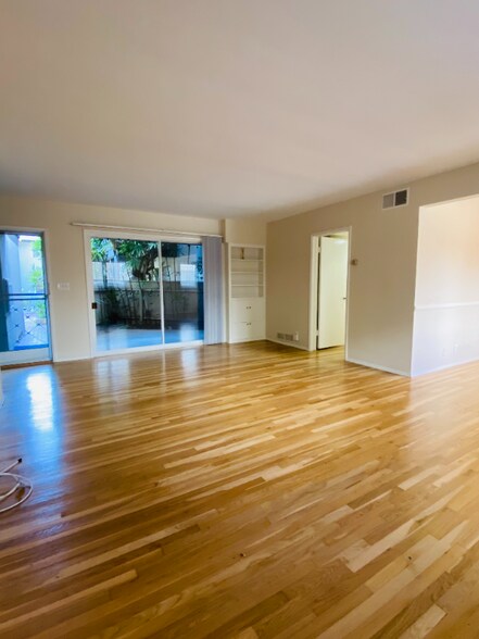 Primary Photo - 283 S El Molino Ave