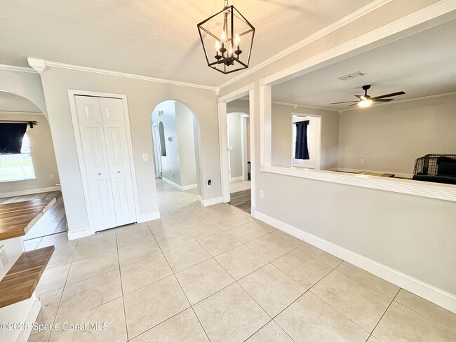 Building Photo - 2015 Canopy Dr