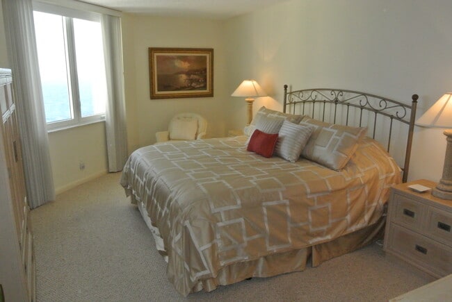 Bedroom 1 - 500 S Ocean Blvd
