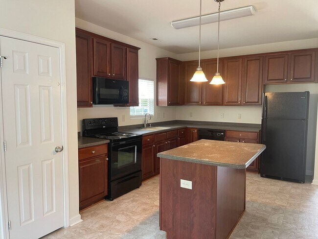 Building Photo - Spacious 4 Bedroom Home with Two-Car Garage in Swann's Mill Community