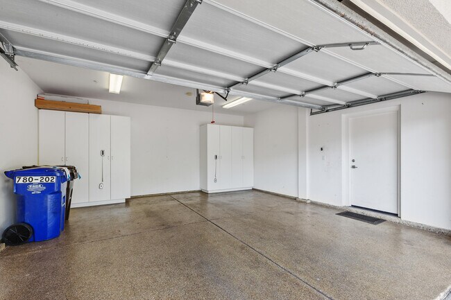 Building Photo - 780 E Palm Canyon Dr