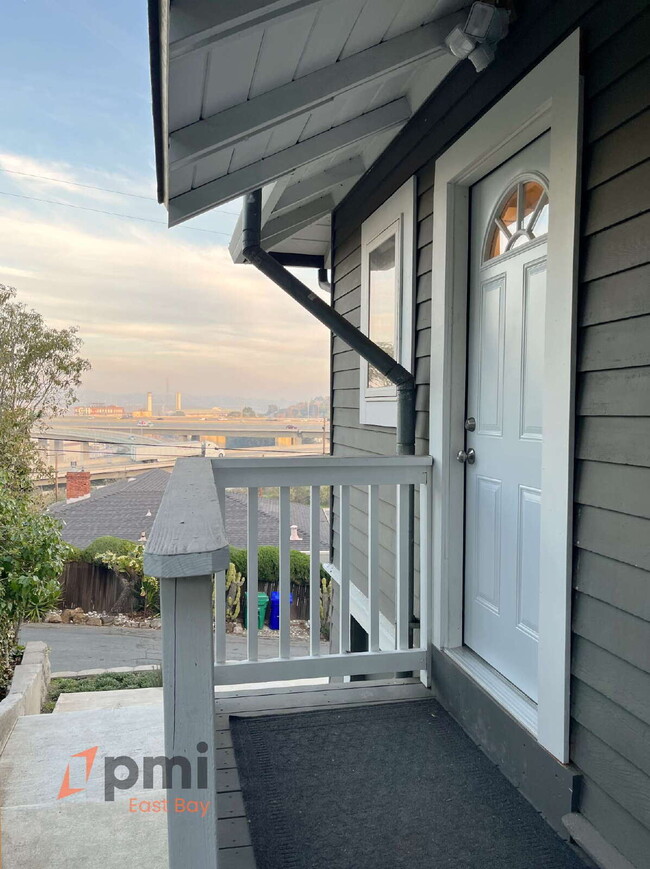 Building Photo - Modern 2bd/1ba Apartment with View