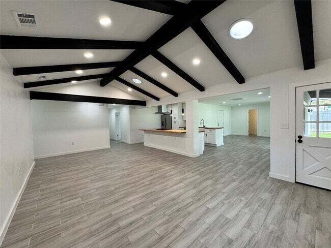 Building Photo - 2500 Harrowden Dr