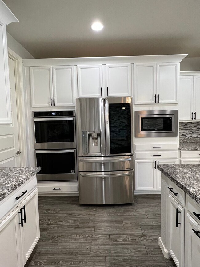 Building Photo - 2019 Build in Gated East Mark Community