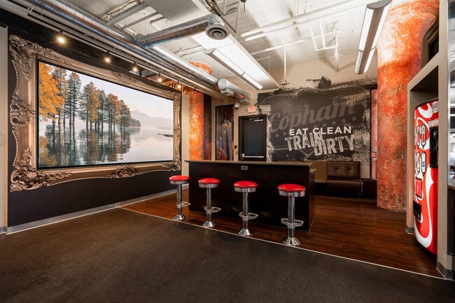 Building Photo - 606 N Washington Ave