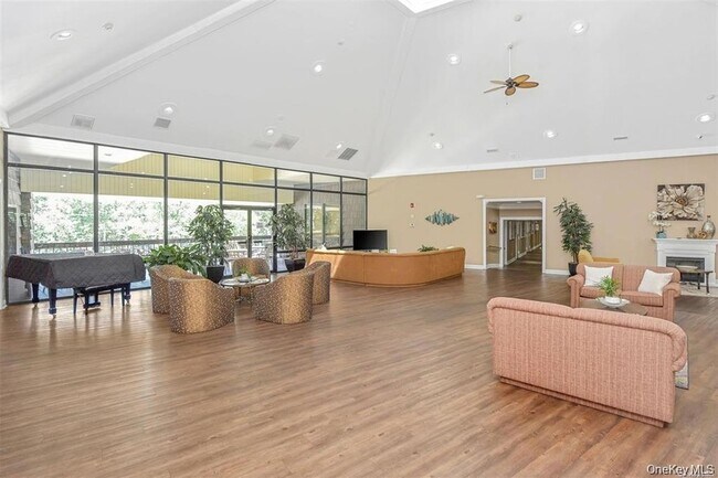 Building Photo - 855 Skyline Dr
