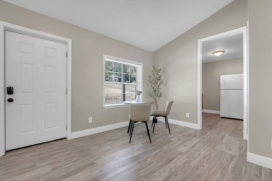 Building Photo - 915 Buena Vista Dr