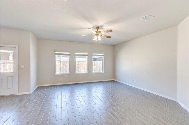 Building Photo - 141 Yellowstone Dr