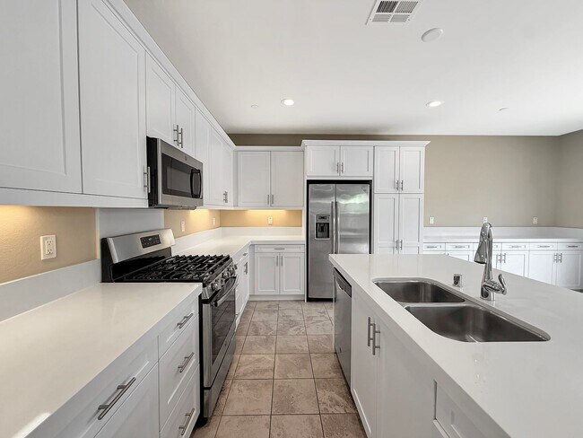 Building Photo - Charming 4BR/3BA Two-Story house with Atta...