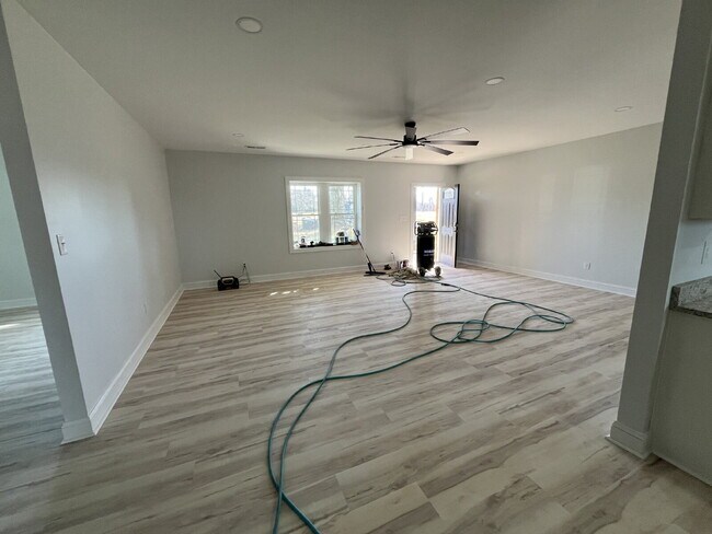 Building Photo - New Built Home 3-Bedroom Kernersville Home with Granite Touches and 2 Full Baths!"