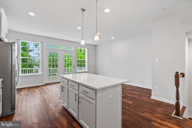 Building Photo - 309 Spring Bank Way