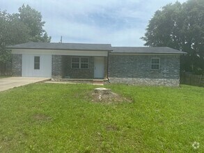 Building Photo - Newly remodoled!