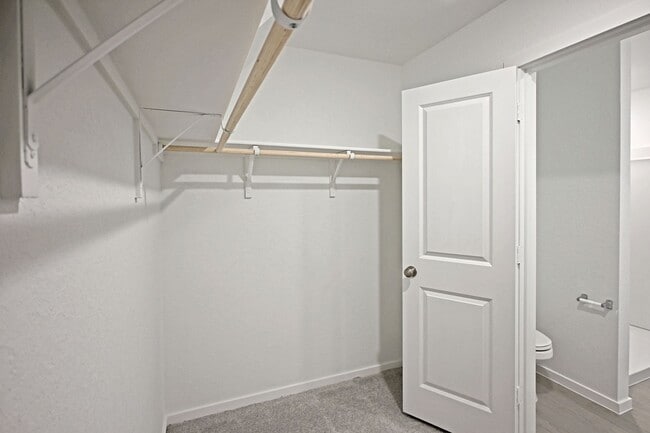 Building Photo - 2429 Legends Crk