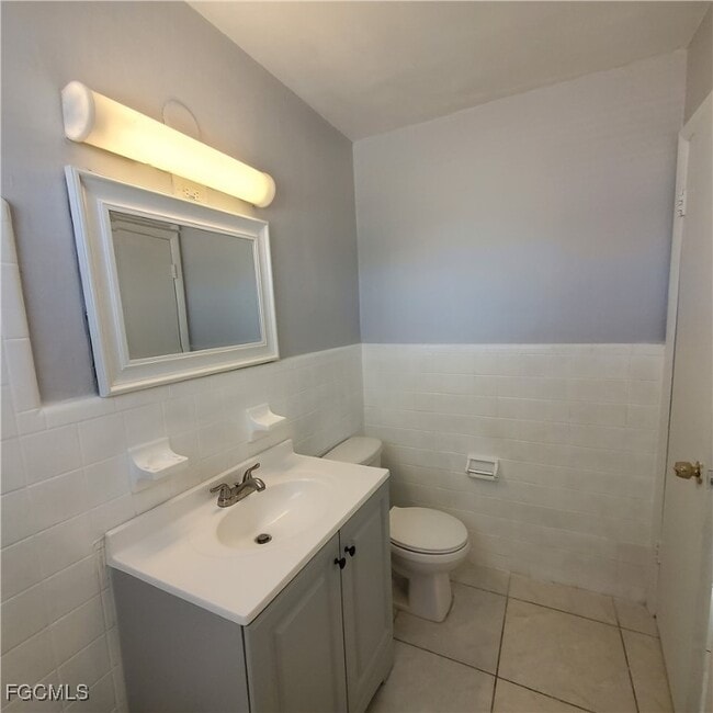 Building Photo - 22025 Beverly Ave