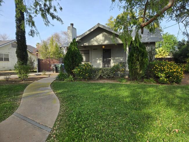 Primary Photo - Charming Cozy Cottage in Wood Streets