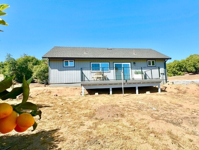 Building Photo - 9431 W Lilac Rd