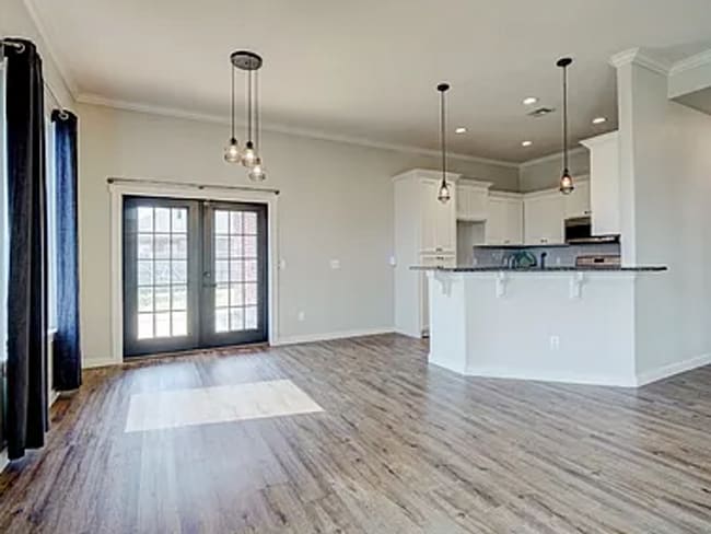 Building Photo - Magnificent 3BD/2BTH home in Council Ridge