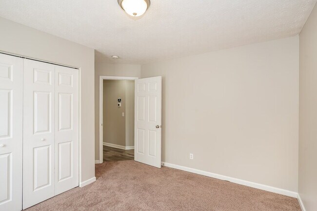 Building Photo - 574 Rose Cottage Cir