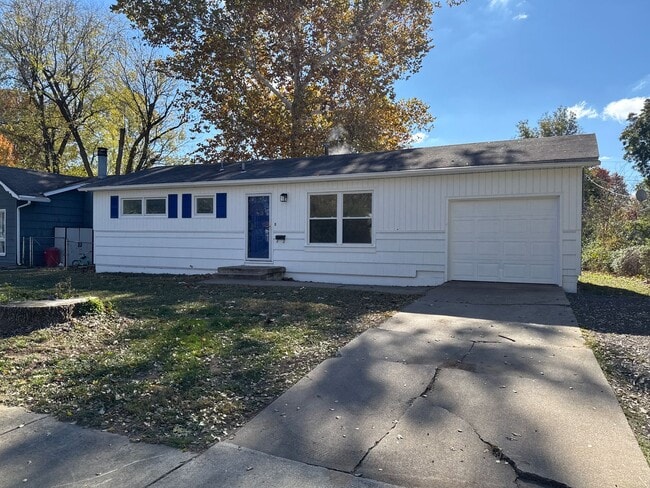 Primary Photo - Southwest 3 Bedroom with Unfinished Baseme...