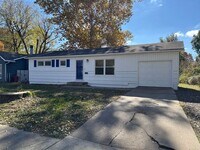 Building Photo - Southwest 3 Bedroom with Unfinished Baseme...