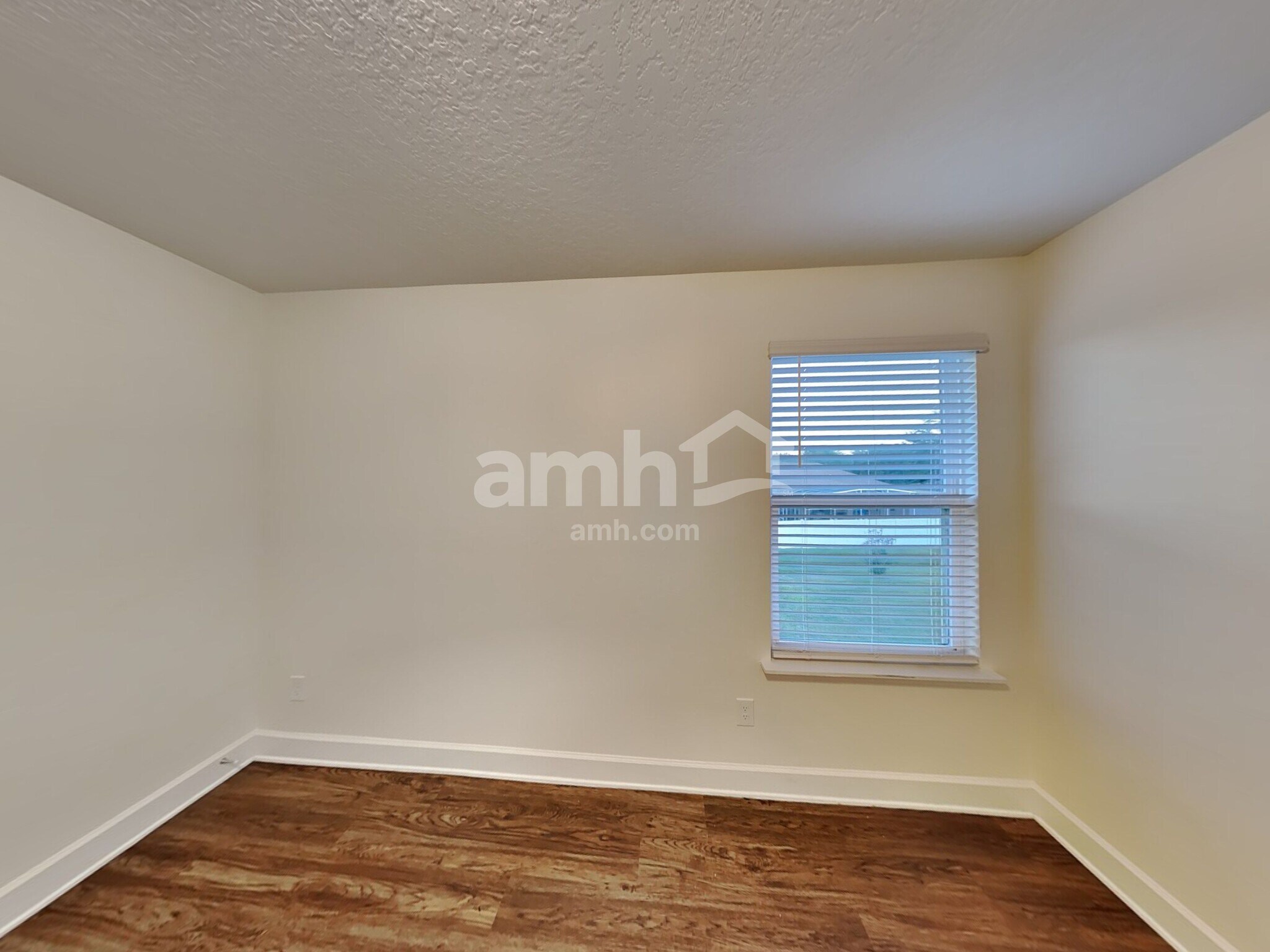 Building Photo - 405 Crestrun Loop