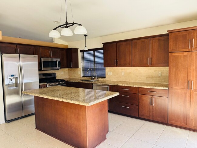 Building Photo - 3211 E Menadota Dr