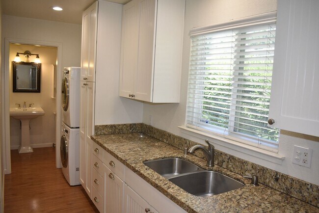 Building Photo - 5311 Callister Ave