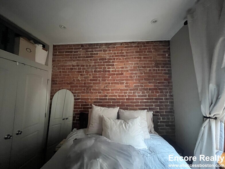 Building Photo - 19 Garrison St