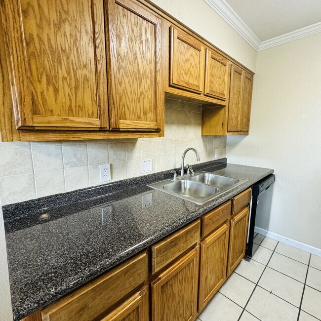 Building Photo - Spacious 2-Bedroom | 1 Bathroom Apartment at The Legacy in Nederland, TX!