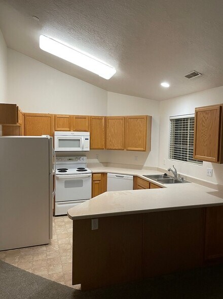 Building Photo - 14021 Sonora Way