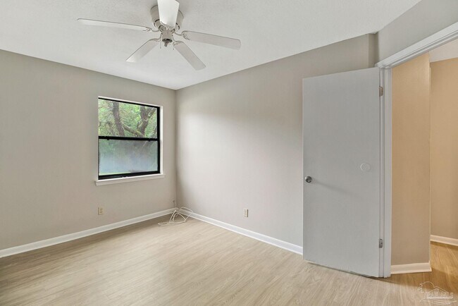 Building Photo - 464 E Burgess Rd