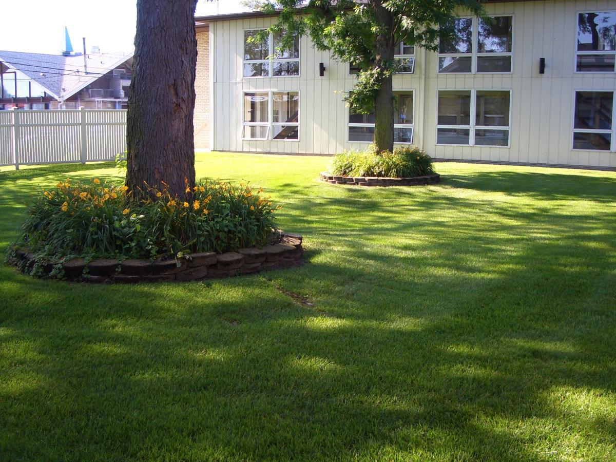 Building Photo - 8811 Schneider Ave