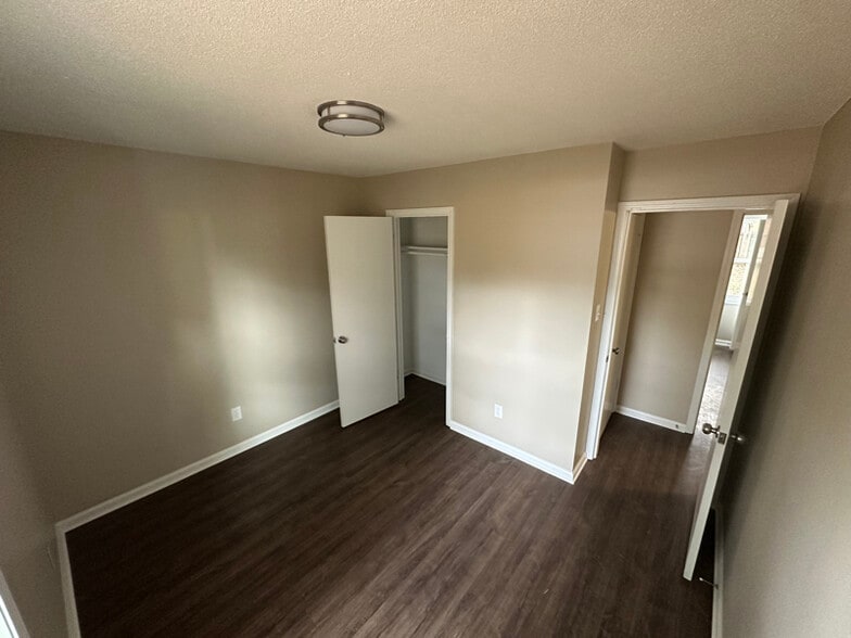 Building Photo - 1153 Claiborne Dr