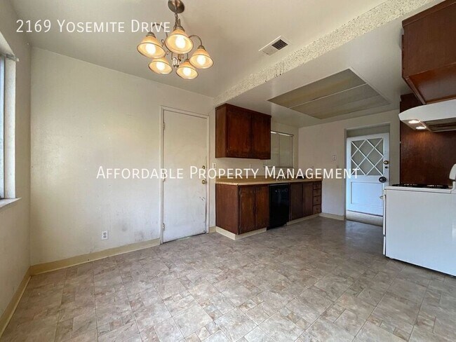 Building Photo - 2169 Yosemite Dr