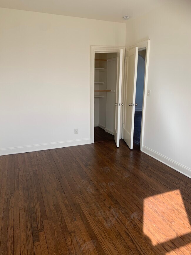 Building Photo - 514 Gramatan Ave